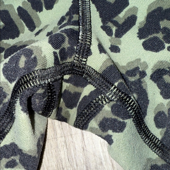 Victoria's Secret Sport Green and Black Leopard Print Leggings - Picture 5 of 8